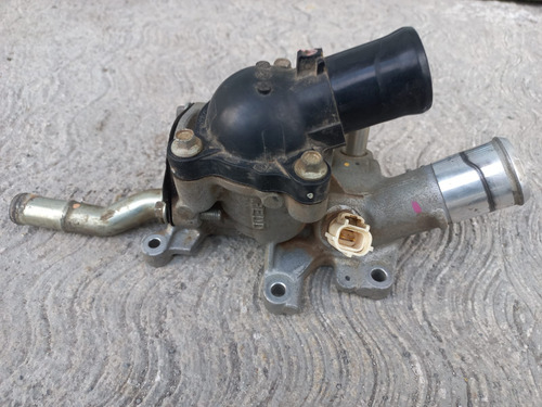 Toma Agua Con Termostato Mazda 2 Yaris R 2016-2020 (Usado)