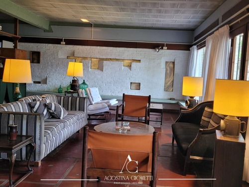 Z/ Playa Grande. Casa, 6 Ambientes Más Dependencia Y Jardín.