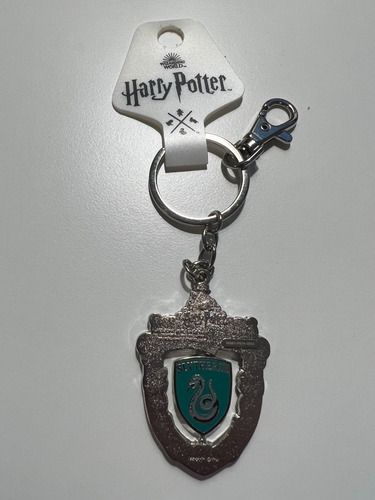 Imagen 2 de 3 de Llavero Harry Potter Slytherin Wizarding World