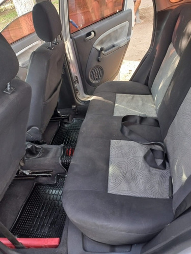 Imagen 11 de 12 de Ford Fiesta Max Ambiente Plus