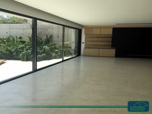 Agua, Casa En Venta