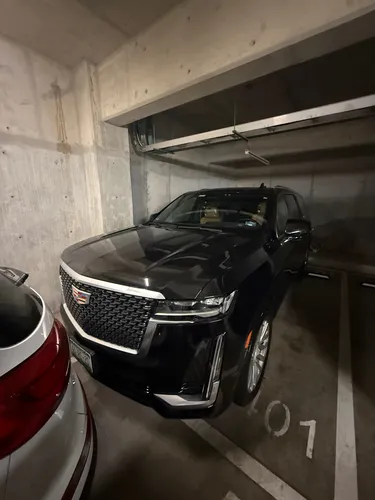 Cadillac Escalade Larga