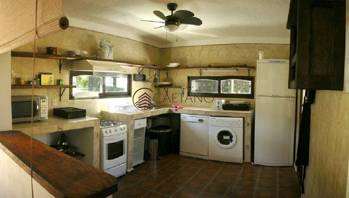 Casa En Venta Y Alquiler,espectacular Esquinera Con Piscina En Montoya - La Barra - Punta Del Este- Ref: 2152