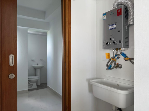 Rento Apartamento 6to Piso En La Zona Universitaria, Santo D