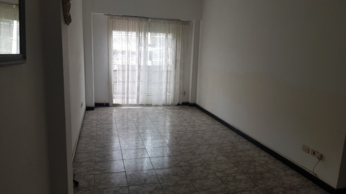 Imagen 4 de 30 de Departamento 3 Amb Con Patio Y Balcon Al Frente 1er Piso