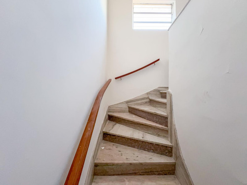 Casa 3 Dormitorios, Cocina Separada, Enorme Jardin, Abasto