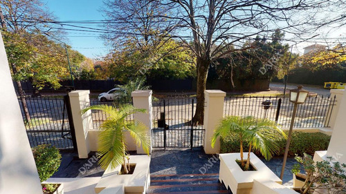 Casa En Venta 4 Dormitorios, Parrilla, Pileta. Acassuso Libertador Al Río.