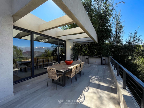 Casa En Venta De 8 Dorm. En Lo Barnechea