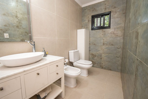 Se Vende Casa De 3 Dorm. En Country Los Molinos