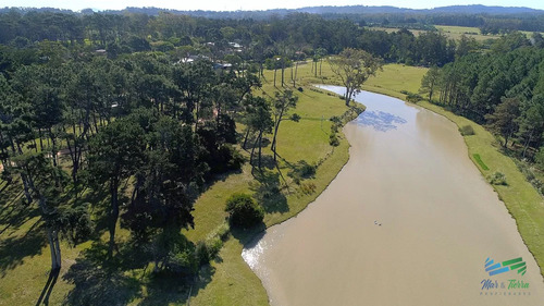 Venta De Terreno En Playa Mansa Con Entorno De Campo Proximo A Punta Del Este