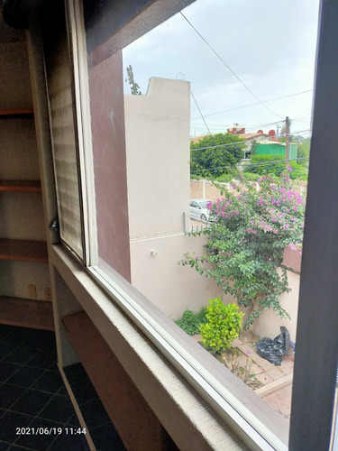 Imagen 15 de 17 de Casa En Venta 2 Plantas Col Calesa 2da Secc. Qro.