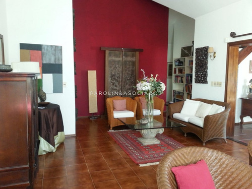 Gran Casa Ubicada En La Zona Del Golf, Punta Del Este.- Ref: 3030