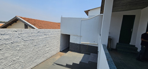 Casa De 2 Quartos Com Edícula