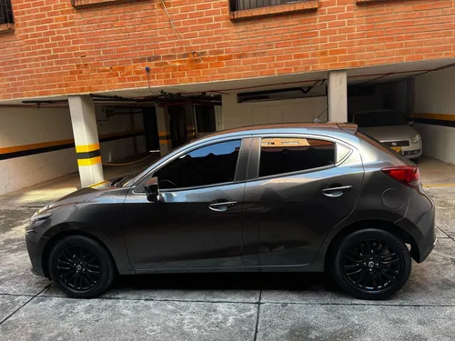 Mazda 2 Sport 1,5 AT Touring Carbón Edition