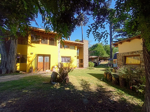 Vendo Dos Casas En Villa Gesell A 4 Cuadras Del Mar Y 3 Del