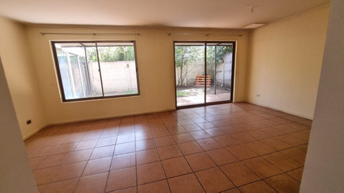 Vendo Amplia Casa Con Excelente Ubicacion De 3d 3b 1e
