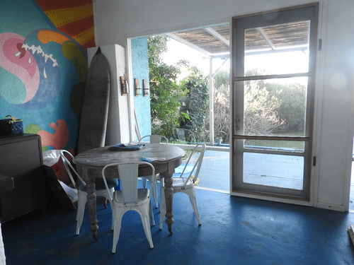 Moderna Casa Con Amplios Espacios,luminosos En Calle Cerrada Prox.playa Del Barco.