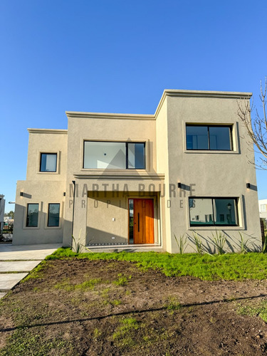 Casa En Venta En Santo Tomas, Pilar, G.b.a. Zona Norte
