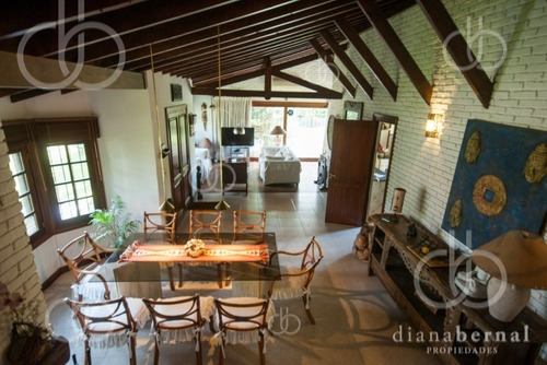Punta Del Este, Casa En Mansa Con Piscina Climatizada Y 4 Dormitorios .- Ref: 41879