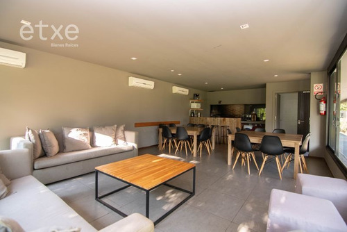 Apartamento En Venta De 2 Dormitorios En Carrasco Norte