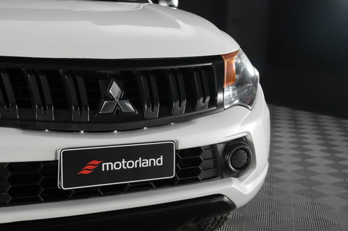 Imagen 6 de 15 de Mitsubishi L200 4x4 - Motorland Permuto / Financio