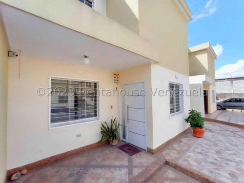 Milagros Inmuebles Casa Venta Cabudare Lara Trapiche Villas Economica Residencial Economico  Rentahouse Codigo Referencia Inmobiliaria N° 24-8959