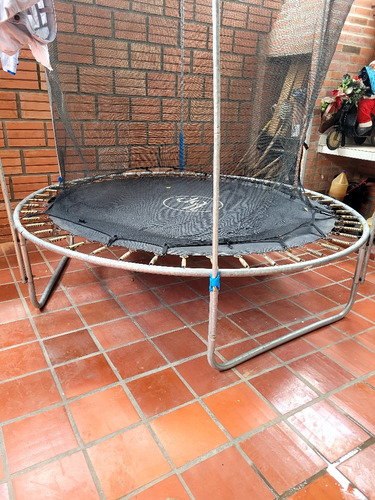 Cama Estática O Trampolin De 2.00 Metros Malla Negra. Usado 