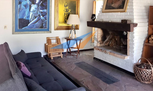 Venta Casa De Lujo 8 Dormitorios En La Floresta. 2 Piscinas. Barbacoa! 4000 M² De Terreno!