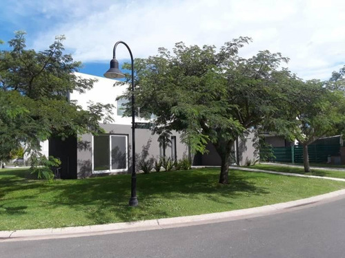 Imagen 2 de 7 de Nordelta - Los Lagos - Casa A Estrenar! Muy Cómoda, Venta.
