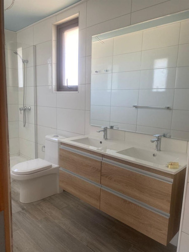 Casa En Venta De 4 Dorm. En Concón