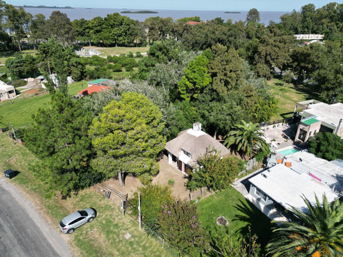 Casa En Venta, 2 Cuadras De Rambla Costanera, 2 Dormitorios, Colonia