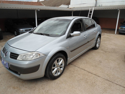 Imagem 2 de 6 de Renault Megane Sedan 2.0 16v 4p Dynamique