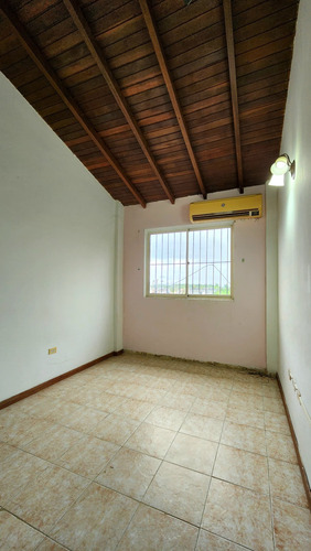 Se Vende Townhouse En Chalets De La Laguna, Tipuro