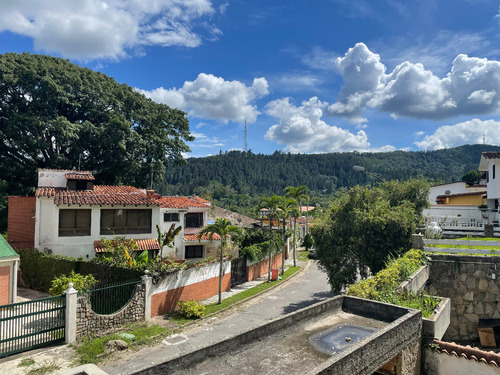 Urb. El Placer Quinta Remodelada