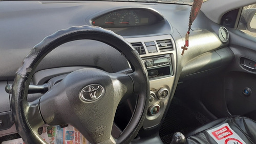 Toyota Yaris 2012 Yaris Version Full