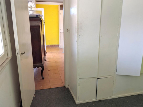 Imagen 6 de 14 de Vta. 2 Amb. Frente. Balcón Terraza. Vista Abierta. Kitchenette Y Baño Con Ducha. Oportunidad!