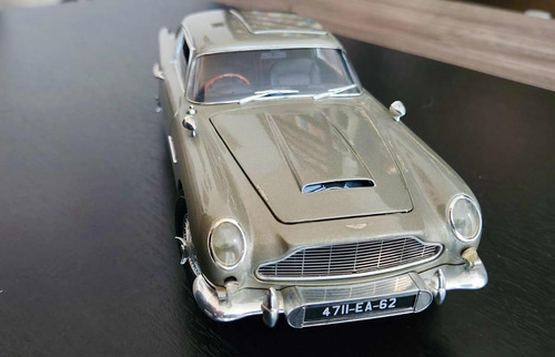 Aston Martin Db5 007 Goldfinger Escala 1/18 Hotwheels Partes Plateado (Usado)