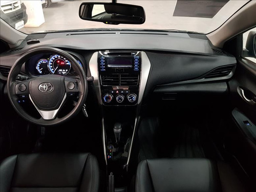 Imagem 3 de 8 de Toyota Yaris 1.5 16v Sedan Xl