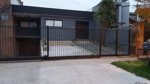 Casa Amplia Con Cocina, Comedor, Patio,, Quincho, Cochera