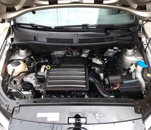 Imagen 8 de 9 de Volkswagen Suran Cross 2016 1.6 Highline Msi 110cv