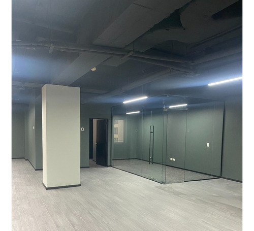 Excelente Oficina Ubicada En El Sector El Golf Las Condes