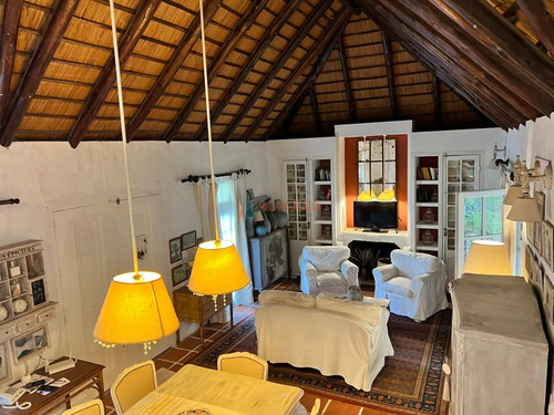 Hermoso Chalet En Pinares De 4 Dormitorios Con Piscina