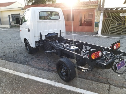 Imagem 4 de 15 de Hyundai Hr 2018 2.5 Hd Cab. Curta S/ Carroceria Tci 2p