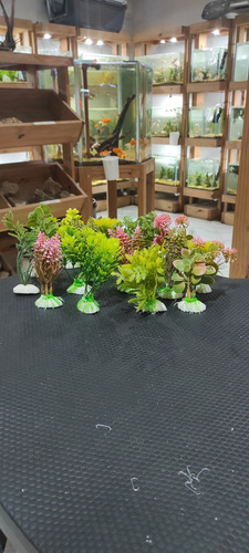 Planta Artificial Para Acuario 2 Unidades Con Base 10 Cm Variados