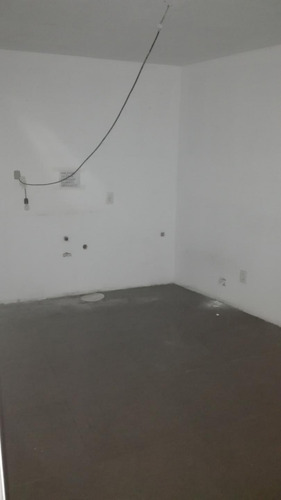 Excelente Local De 200 M2 + 100 M2 De Subsuelo Sobre Peatonal Sarandi