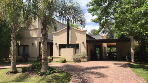 Casa Estilo De Campo En Venta