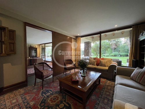 Casa En Venta De 6 Dorm. En Lo Barnechea