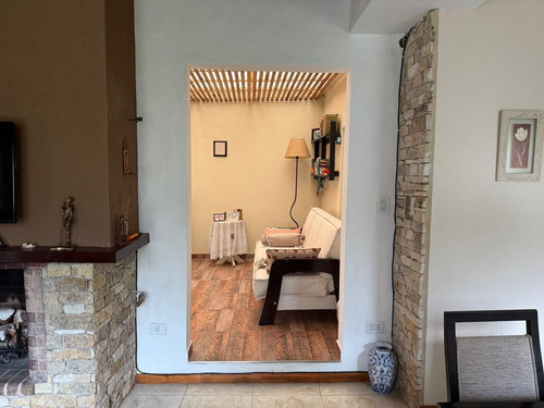 Venta Casa Con Parque Pileta, Parque Leloir, Ituzaingo.