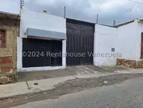 Comprar Local Comercial Alquiler Barquisimeto, Gisselle Lobo Alquila Espectacular Local Tipo Galpón En El Centro De Barquisimeto Posee Depósito, 2 Tanques De Agua, Servicios Básicos, 2 5  8 5 7 3             