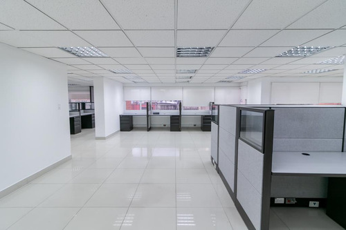 Oficina En Arriendo En Centro Internacional. Cod A1094004